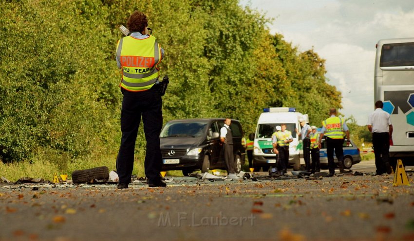 Schwerer VU Koeln Immendorf Kerkraderstr P129.JPG